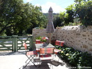 Terrasse mit Frühlingsblumen